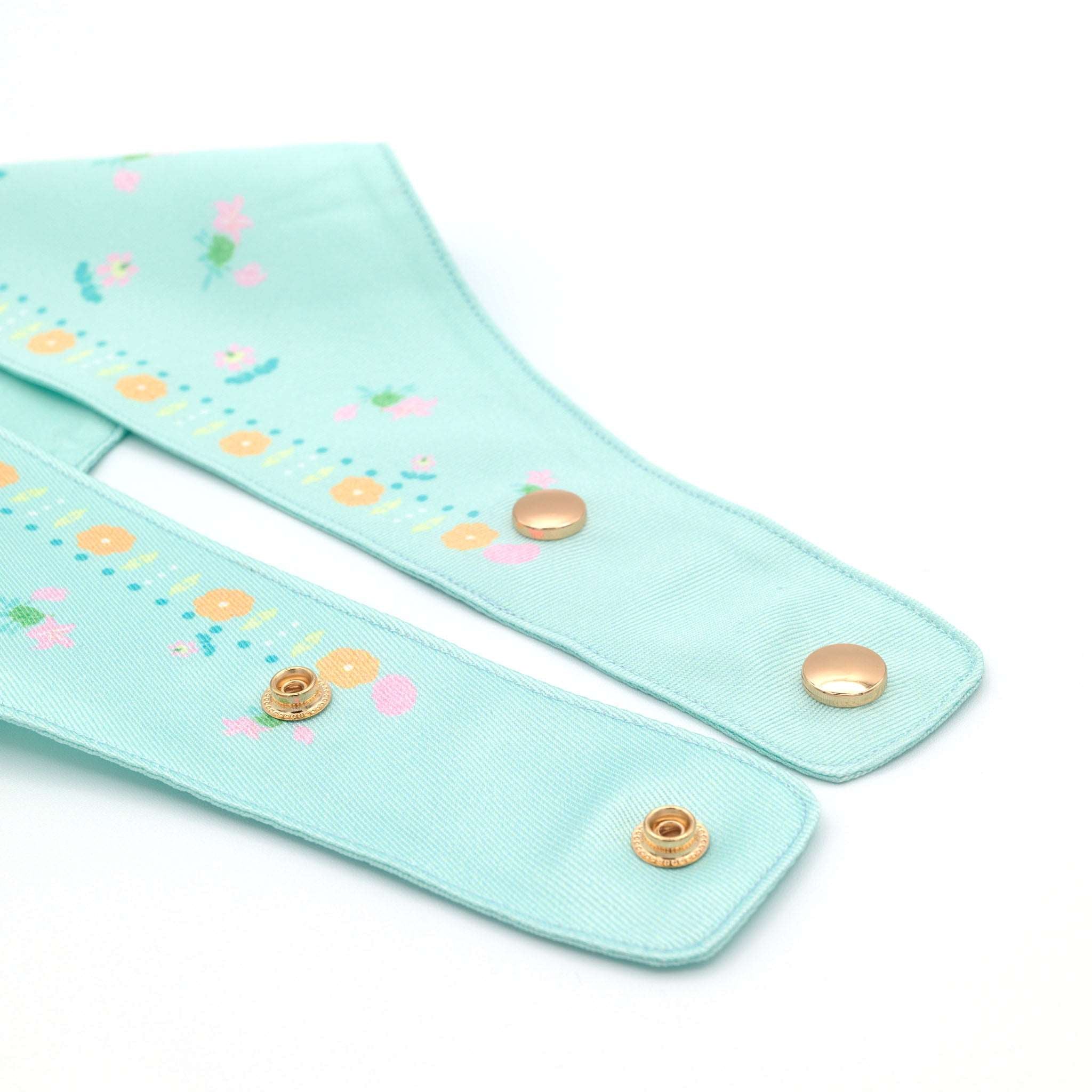 MemoCool Pet - Blooming Lily Blue & Pink Pet Bandana - Flexible and Easy Clip-On Design
