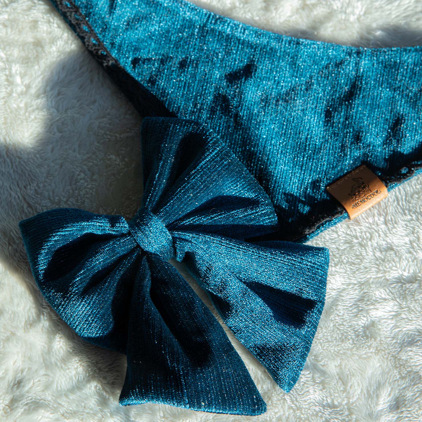 MemoCool Pet - Golden Classics - Bow Hair Clip - Poop Bag Holder - Velvet Blue - On Leash