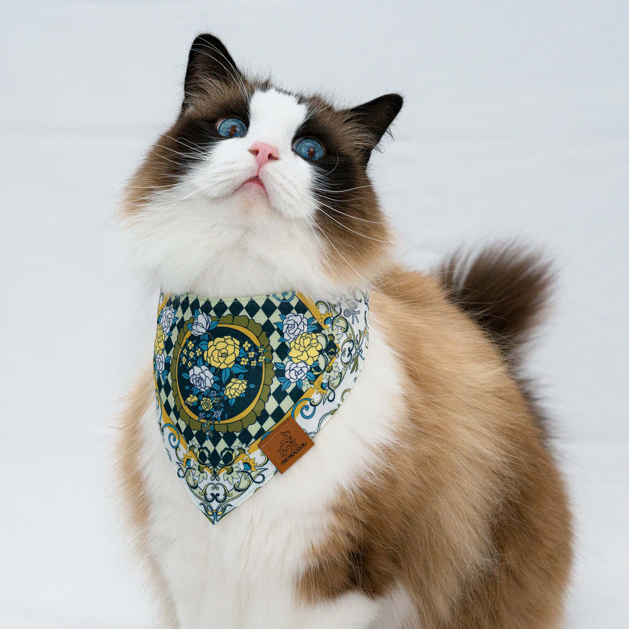 MemoCool Pet - The Gardenia Collection - Green - Pet Bandana - V-shape for perfect fit