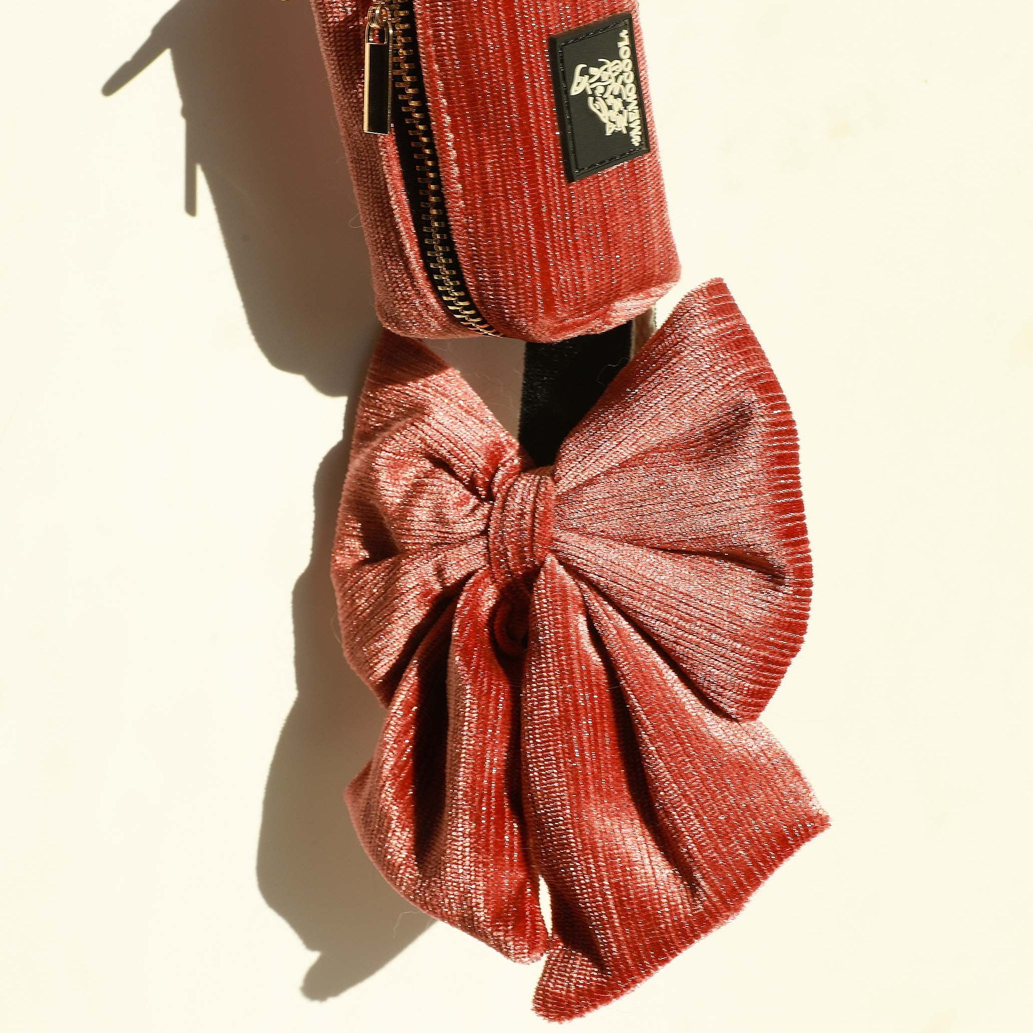 MemoCool Pet - Golden Classics - Bow Hair Clip - Poop Bag Holder - Velvet - On Leash