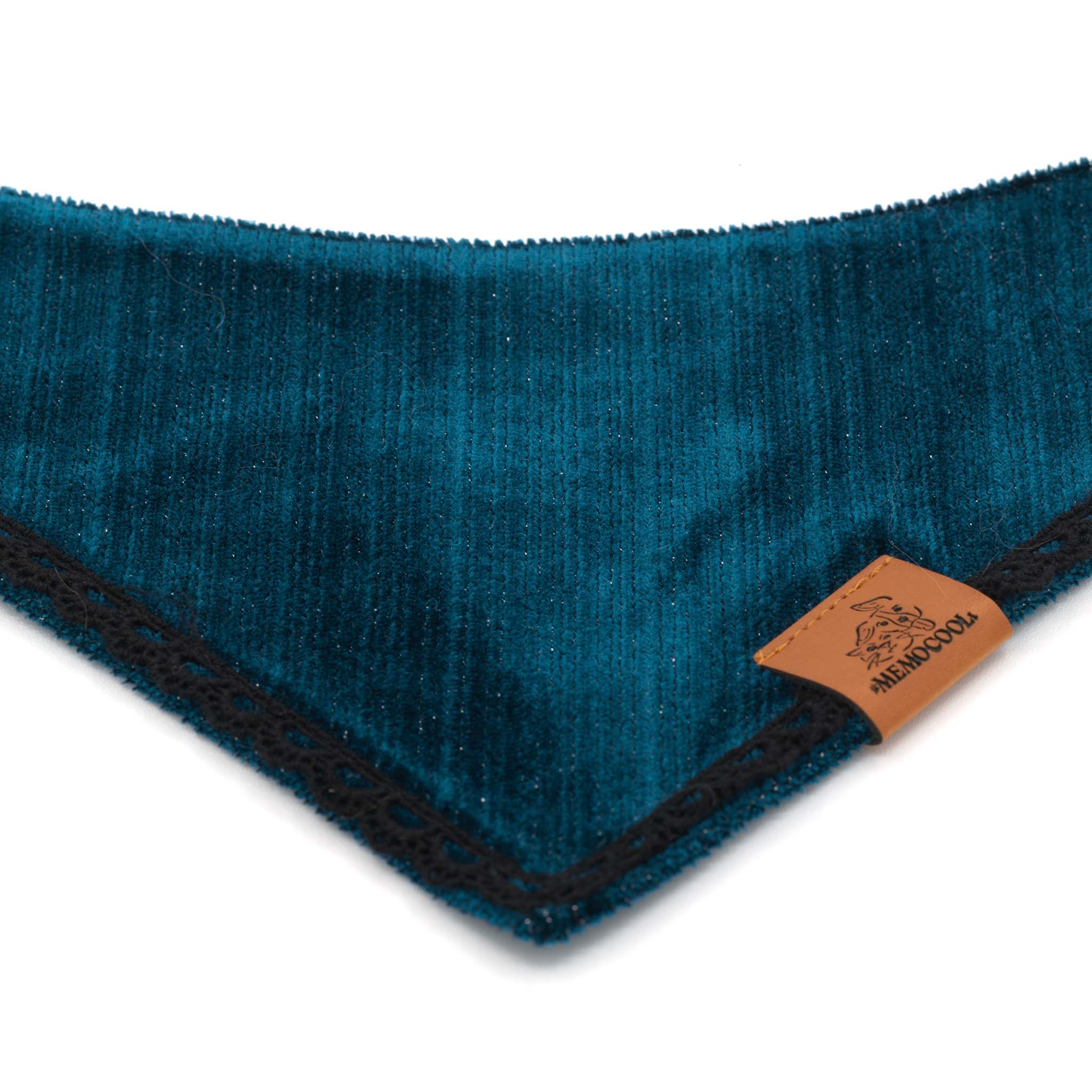 MemoCool Pet - Golden Classics Collection - Velvet Blue - Pet Bandana - Design Detail - Glowing texture